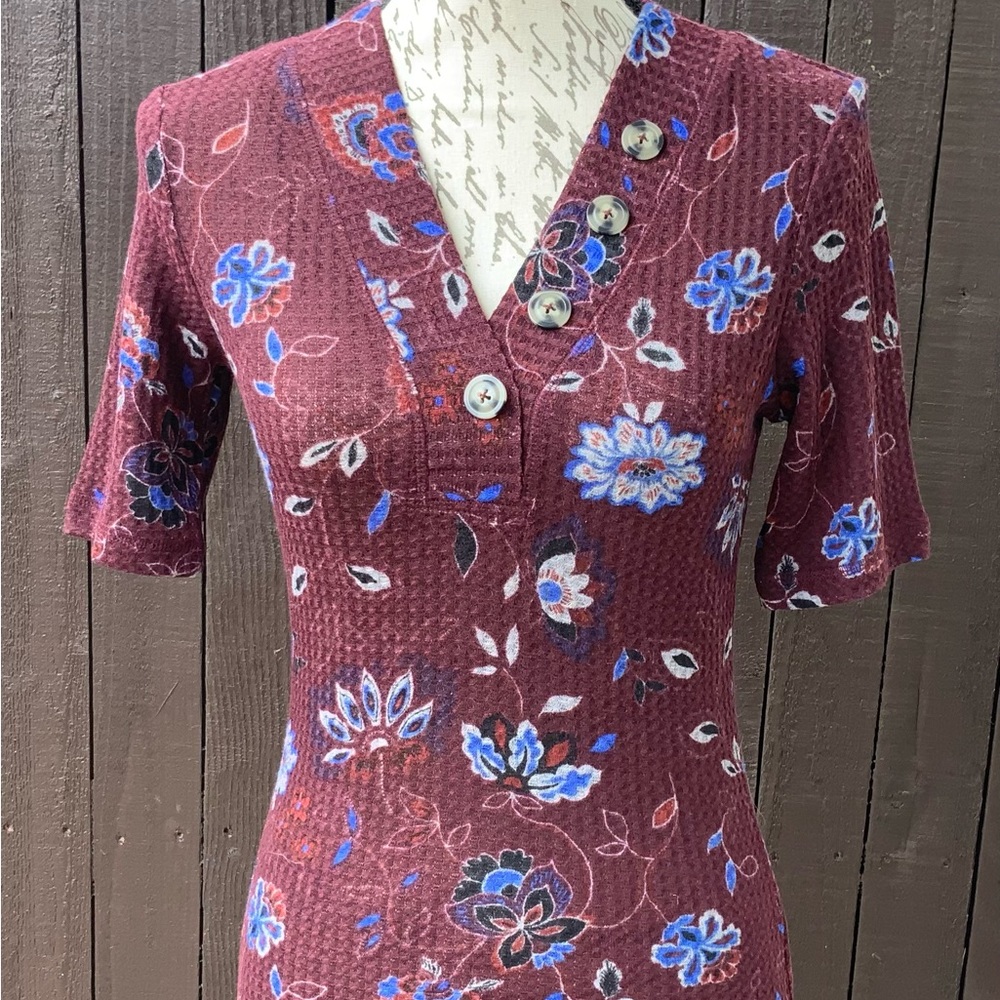 William Rast Size XS Erica Winetasting Floral Short Sleeve Top